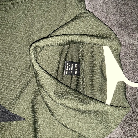 Medium SHEIN Crop top - Picture 2 of 3